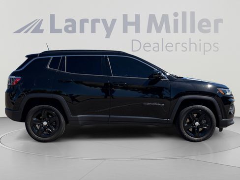 Used 2023 Jeep Compass Latitude w/ Convenience Group AWD/4WD image 7