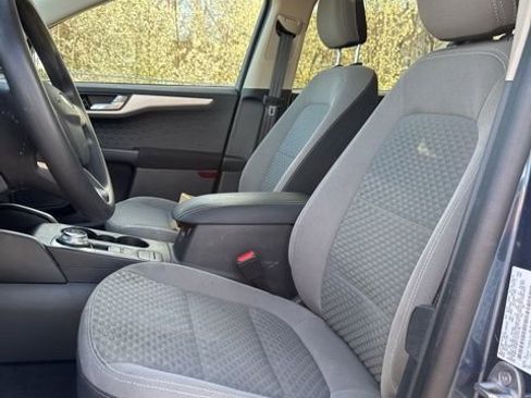 Used 2020 Ford Escape SE image 9
