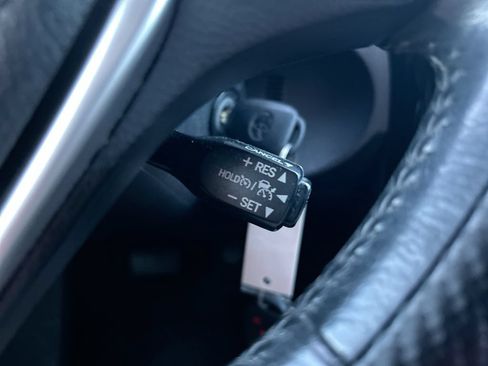 Used 2018 Toyota Corolla SE FWD image 17