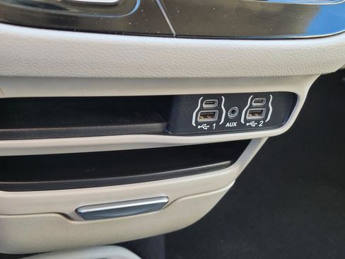 Used 2023 Chrysler Pacifica Touring-L image 27