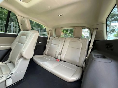 Used 2021 Lincoln Aviator Reserve w/ Equipment Group 201A AWD/4WD image 15