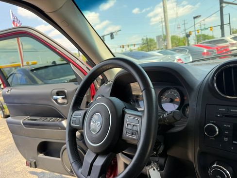 Used 2016 Jeep Patriot High Altitude AWD/4WD image 25