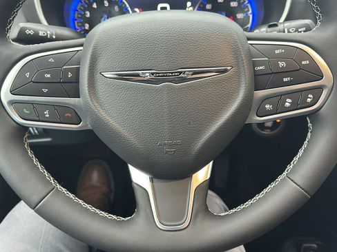 Used 2026 Chrysler Voyager LX image 14