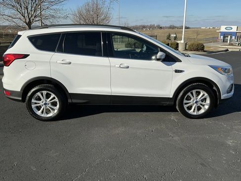 Used 2019 Ford Escape SEL image 2