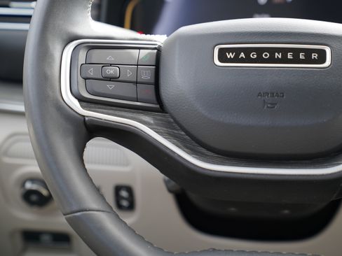 Used 2022 Jeep Wagoneer Series II AWD/4WD image 20