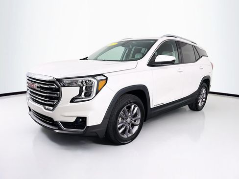 Used 2023 GMC Terrain SLT w/ LPO, Floor Liner Package FWD image 3