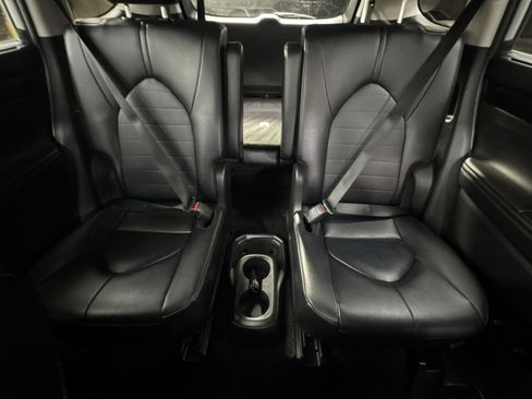 Used 2025 Toyota Highlander XLE AWD/4WD image 15