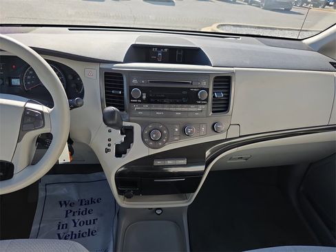 Used 2011 Toyota Sienna LE image 16