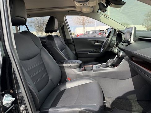 Used 2020 Toyota RAV4 Limited image 29
