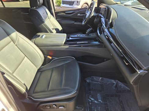 Used 2022 Cadillac Escalade ESV Sport w/ Touring Package image 16