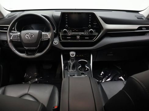 Used 2021 Toyota Highlander XLE FWD image 24