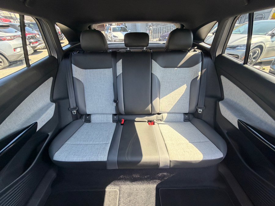 Used 2023 Volkswagen ID.4 Pro RWD image 34