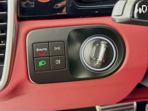 Used 2023 Porsche Cayenne S image 14