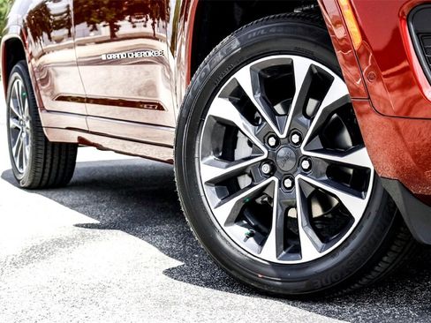 New 2025 Jeep Grand Cherokee Overland w/ Adv Protech Group III image 2