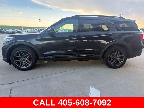 Used 2025 Ford Explorer ST-Line w/ ST-Line Street Pack AWD/4WD image 6