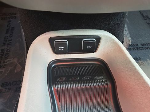 Used 2021 Chrysler Voyager Lxi image 19