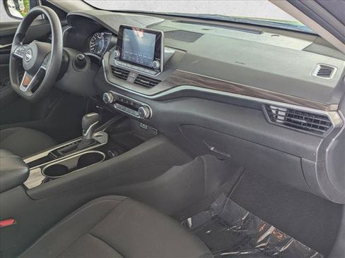 Used 2024 Nissan Altima 2.5 SV FWD image 21
