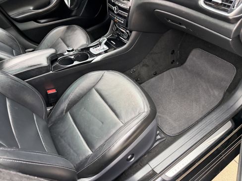 Used 2017 INFINITI QX30 Premium w/ Navigation Package image 17