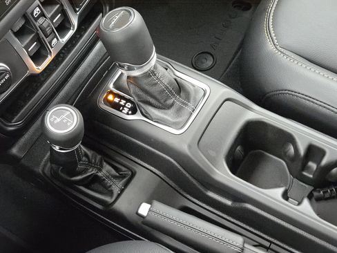 New 2026 Jeep Gladiator Sport AWD/4WD image 17