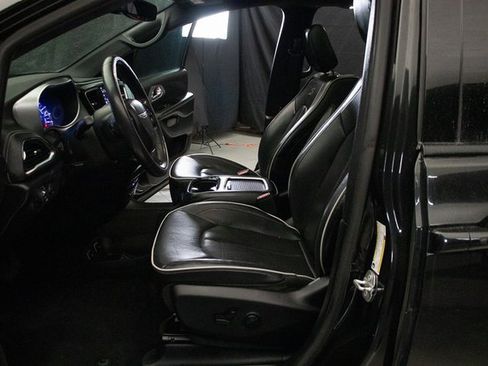 Used 2019 Chrysler Pacifica Limited w/ Advanced Safetytec Group image 25