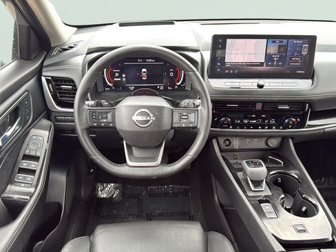 Used 2025 Nissan Rogue SL w/ Tech Package FWD image 16