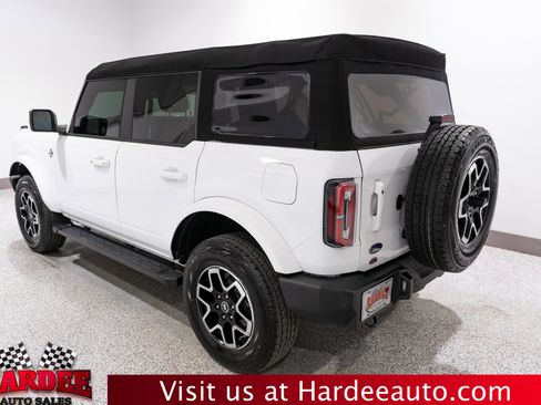 Used 2025 Ford Bronco Outer Banks AWD/4WD image 3