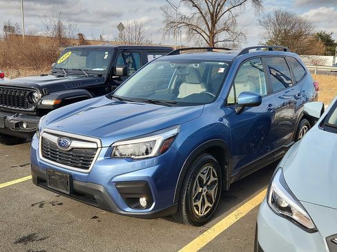Used 2021 Subaru Forester Premium image 3