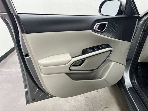 Used 2022 Kia Soul S FWD image 12