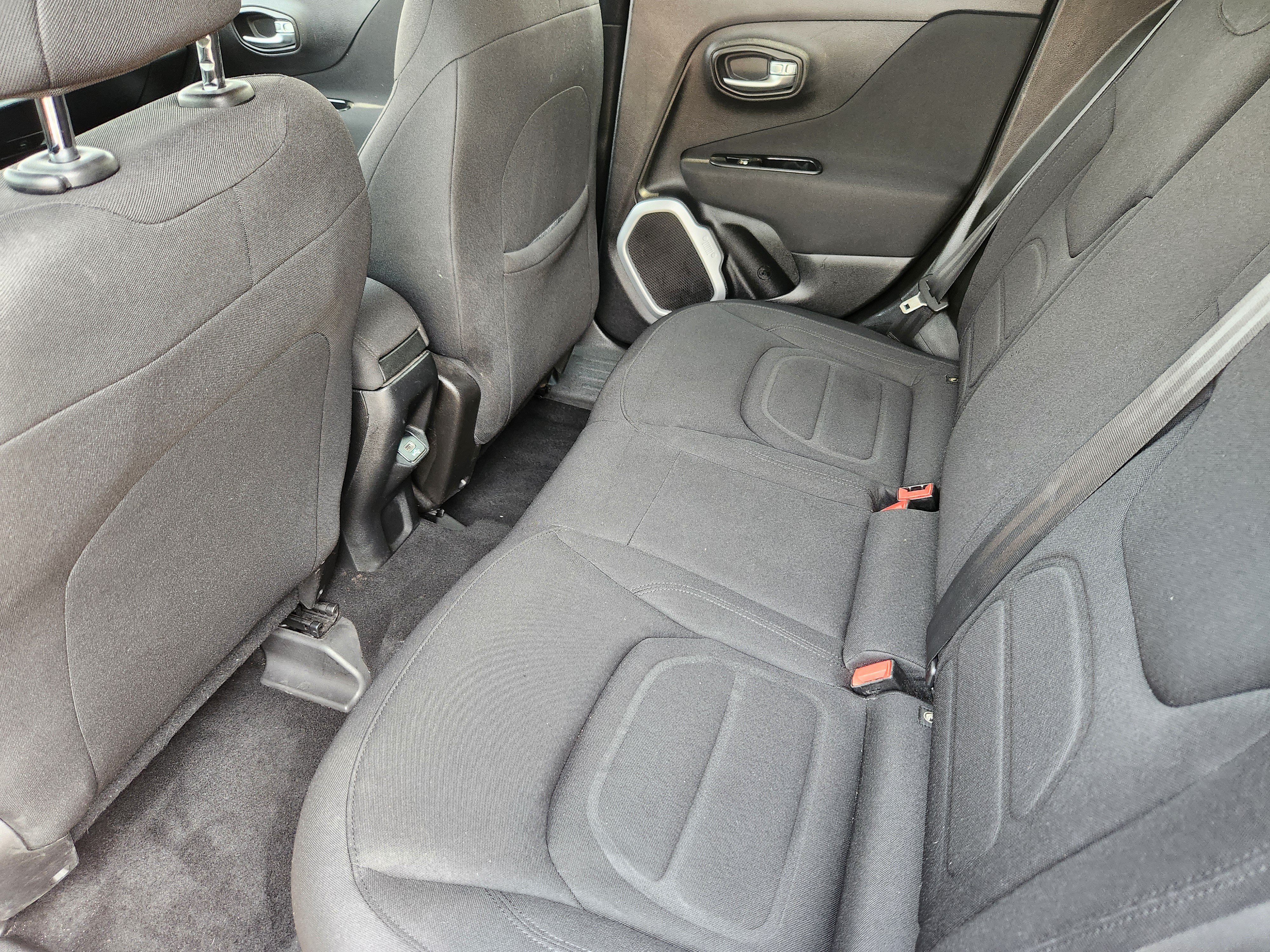 Used 2018 Jeep Renegade Latitude AWD/4WD image 19