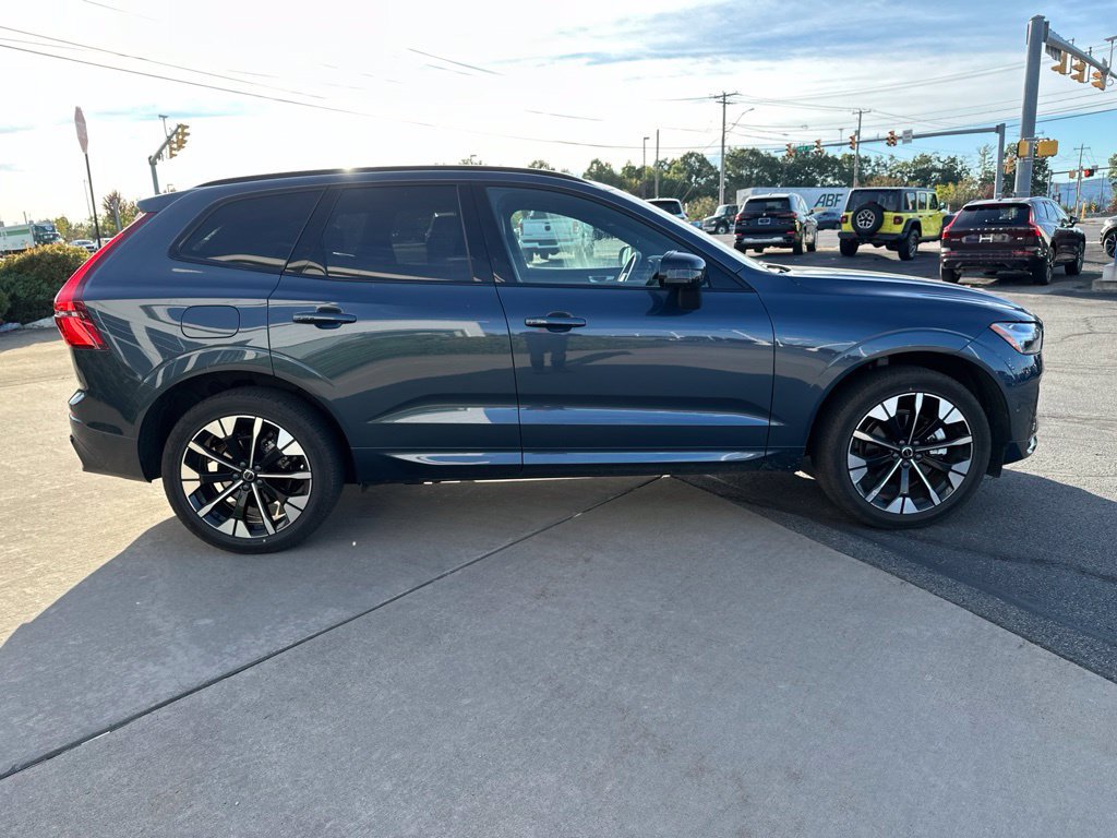 Used 2026 Volvo XC60 B5 Plus AWD/4WD image 4