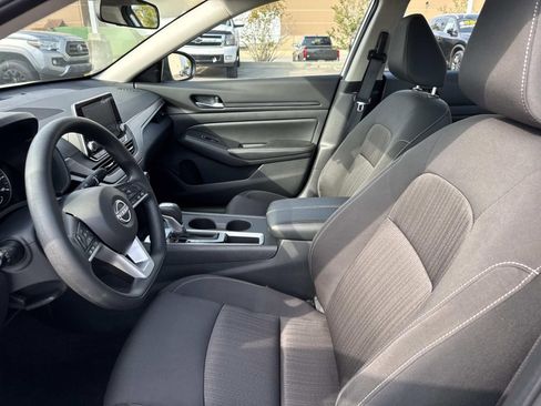 Used 2025 Nissan Altima 2.5 SV image 16