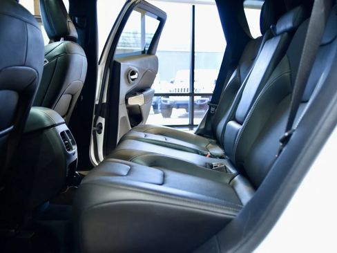 Used 2021 Jeep Cherokee Latitude Lux 80th Anniv w/ Quick Order Package 26U 80TH image 20