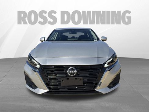 Used 2024 Nissan Altima 2.5 SV w/ SV Premium Package FWD image 2