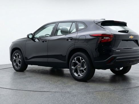 Used 2025 Chevrolet Trax LT image 6