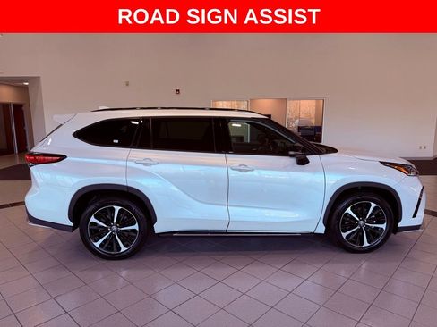 Used 2022 Toyota Highlander XSE image 9