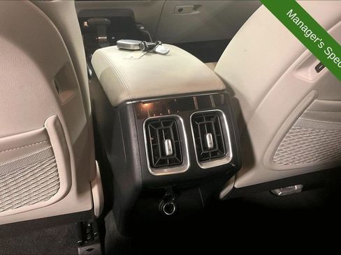 Used 2025 Kia Sorento S FWD image 30