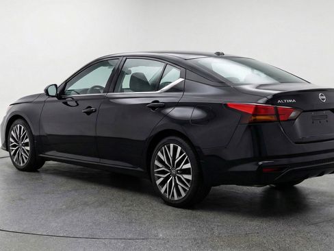 Used 2025 Nissan Altima 2.5 SV image 6