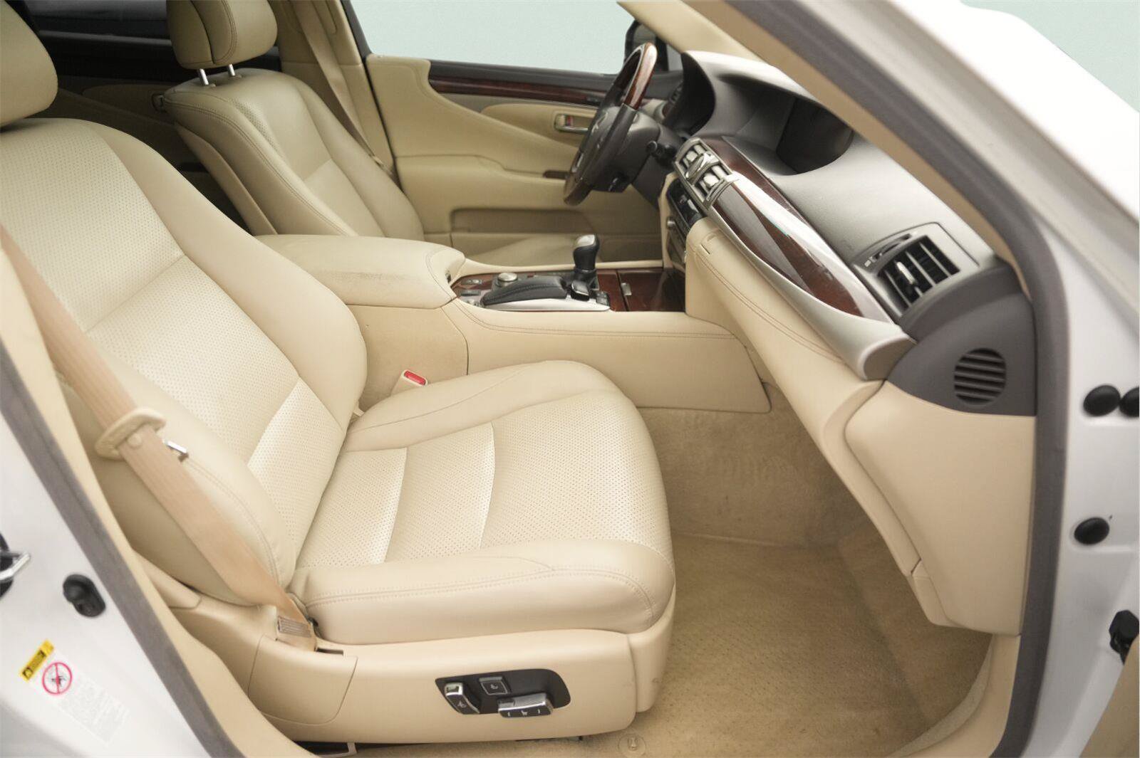 Used 2014 Lexus LS 460 w/ Comfort Package RWD image 19