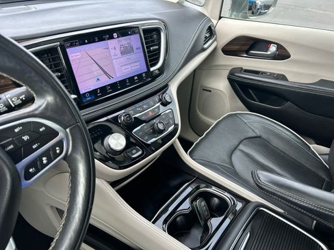 Used 2022 Chrysler Pacifica Limited image 40