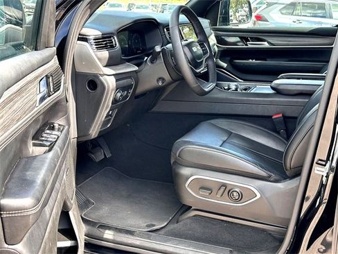 Used 2024 Jeep Wagoneer L Series II w/ Flexible Seating Group image 10