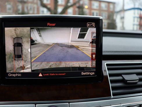 Used 2015 Audi A8 4.0T w/ Luxury Package image 9