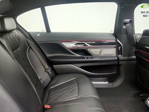 Used 2022 BMW 750i xDrive w/ M Sport Package AWD/4WD image 35