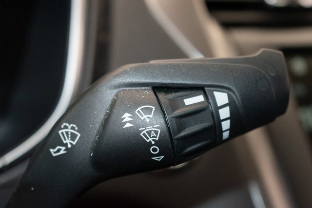 Used 2018 Ford Fusion SE w/ Fusion SE Technology Package FWD image 25