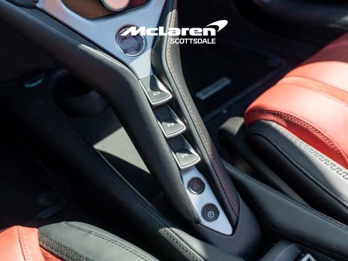 Used 2024 McLaren 750S Spider RWD image 17