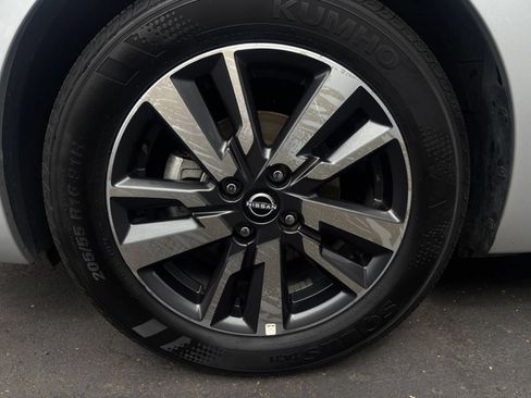 Used 2025 Nissan Versa SV FWD image 28