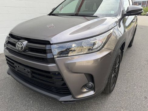 Used 2019 Toyota Highlander SE AWD/4WD image 9