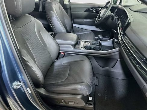 Used 2025 Kia Carnival SX Prestige FWD image 11
