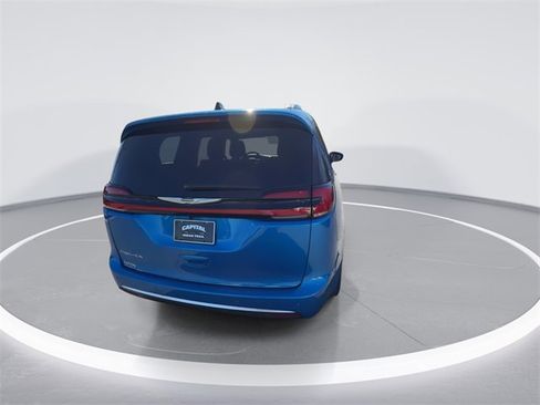 New 2026 Chrysler Pacifica Pinnacle image 7