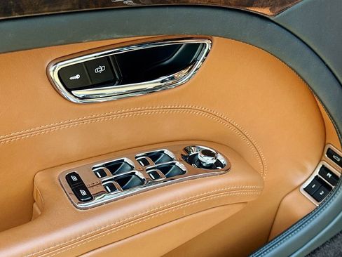 Used 2011 Bentley Mulsanne RWD image 19