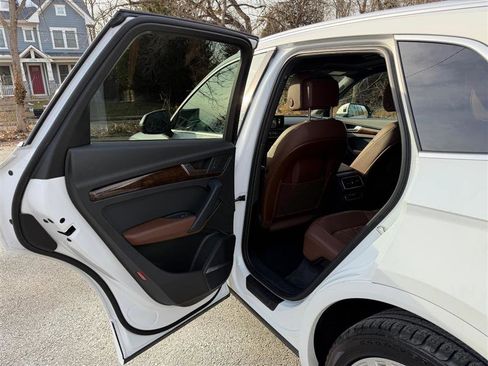 Used 2018 Audi Q5 2.0T Premium Plus image 24